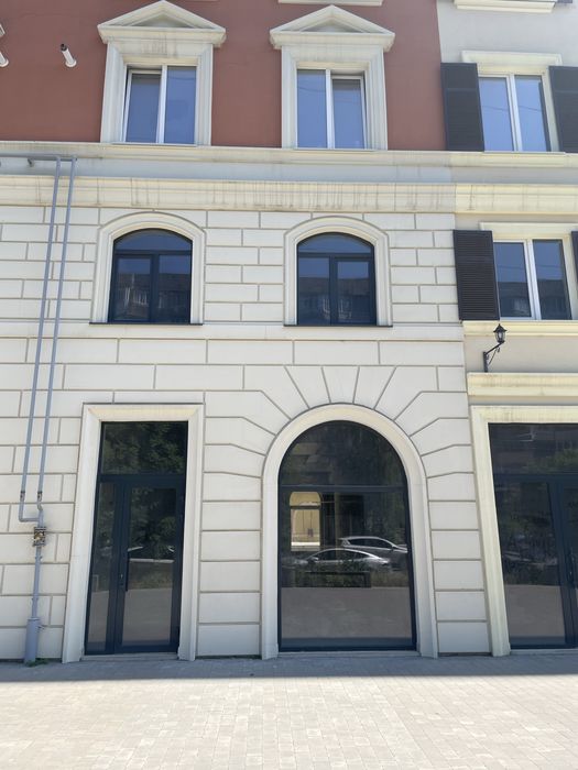 ФАСАДНОЕ помещение 102 метра в ЖК Виа Рома! Свой вход, два уровня!