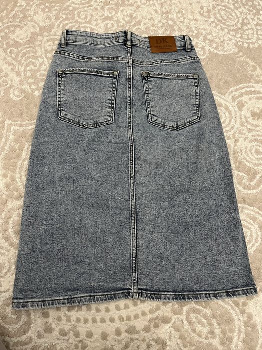 Джинсова юбка та джинси сірого кольору