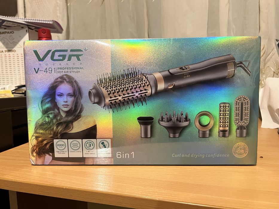 Фен-стайлер VGR V-491 6-в-1 для укладання волосся.