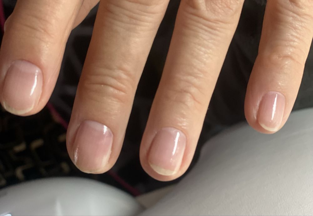 Послуги манікюру та педикюру