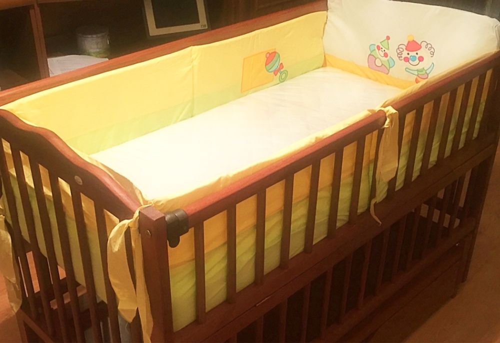 Постіль з бортиками і балдахіном feretti