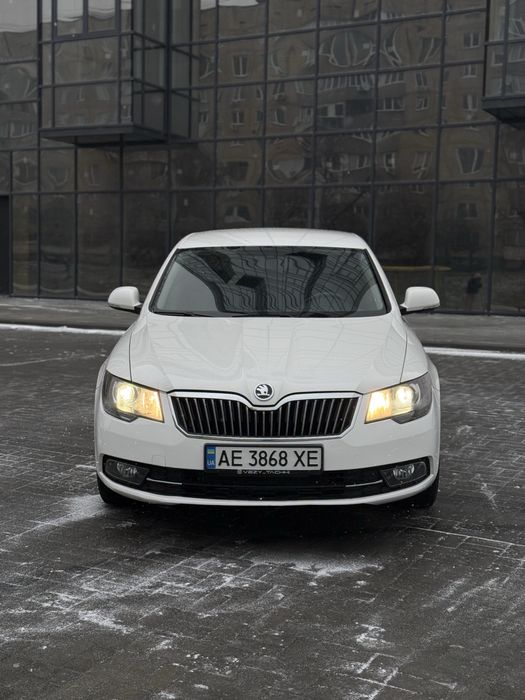 В продаже Skoda Superb 2013 года