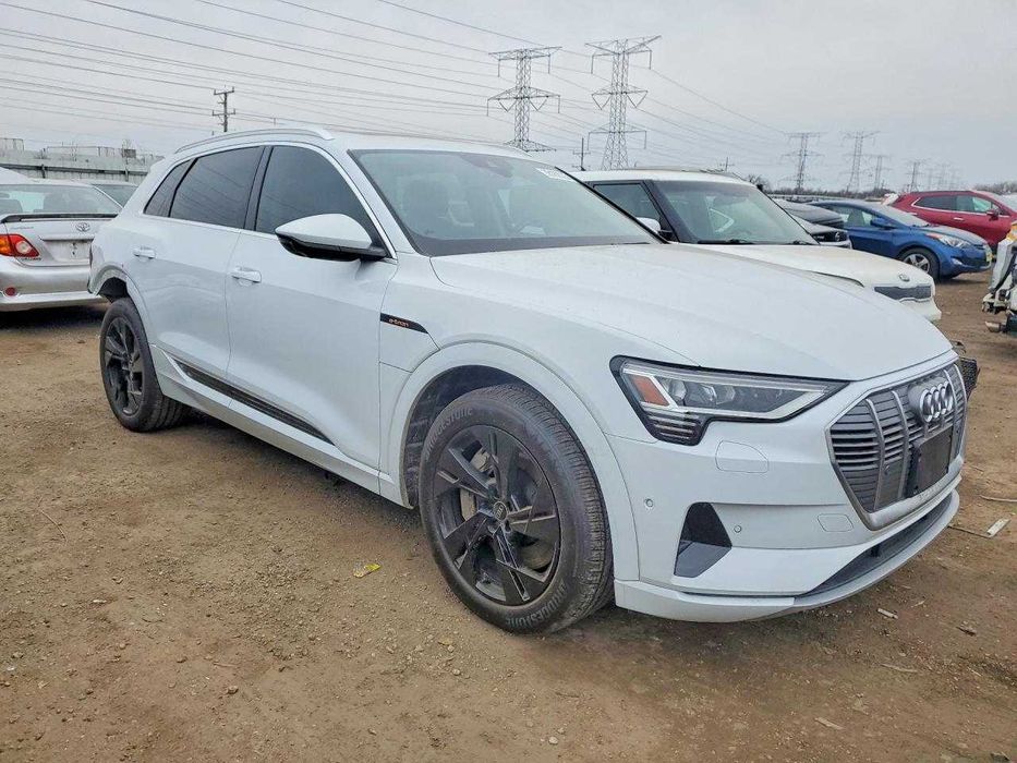 Audi E-tron Premium Plus 2022 *