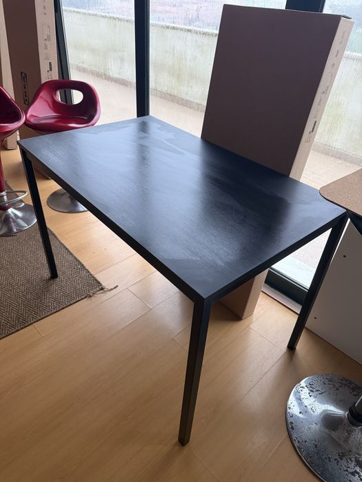 Mesa preta ikea