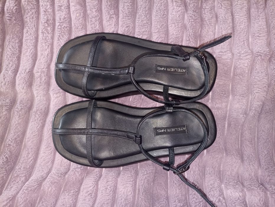 Кожаные босоножки