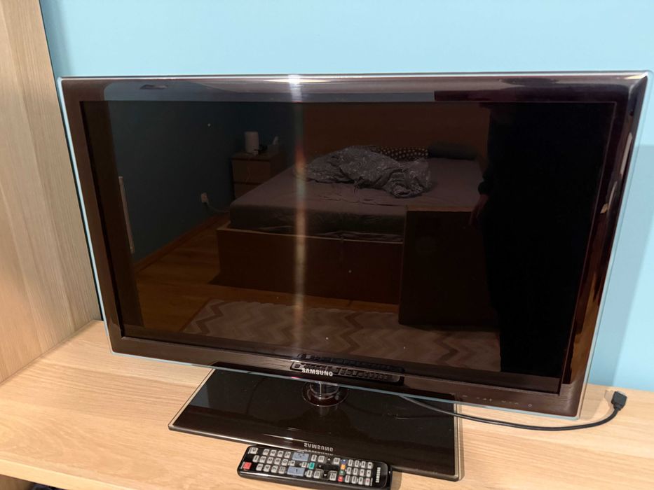 Telewizor Samsung 32D5500 bootloop / Stan BDB / Oryginalny pilot