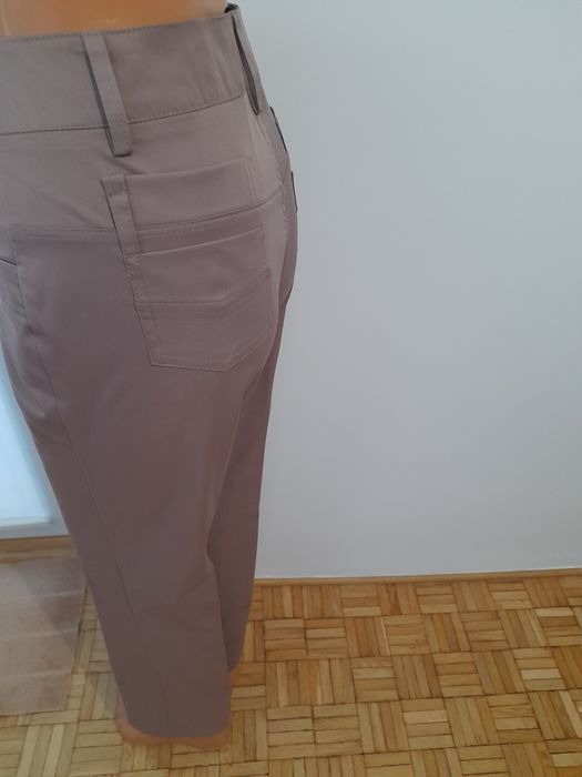 Beżowe spodnie prosta nogawka