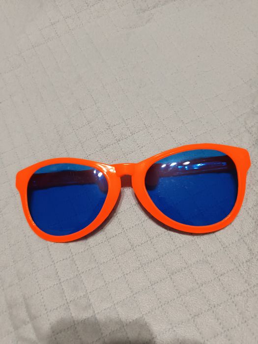 Duże okulary plastikowe