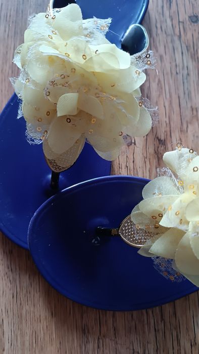 Śliczne klapki z kwiatkiem