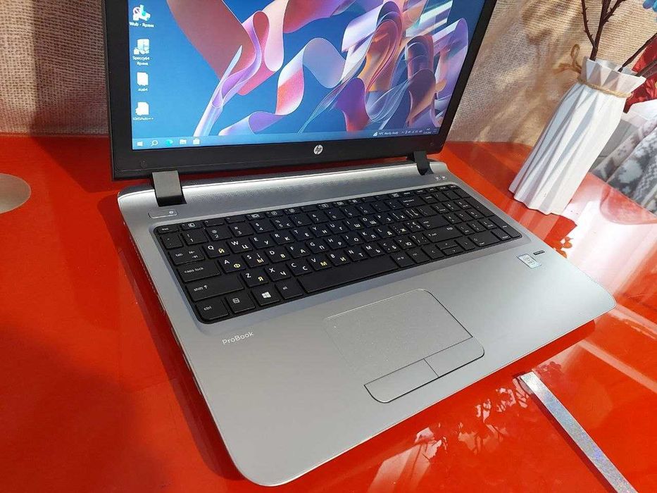 Ноутбук FULL HD IPS / i7-6300U/8 GB DDR4/SSD 256Gb