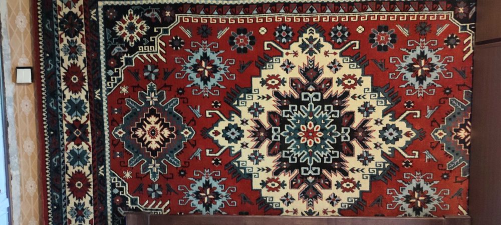 Продам красивый ковер 2 на 3 м