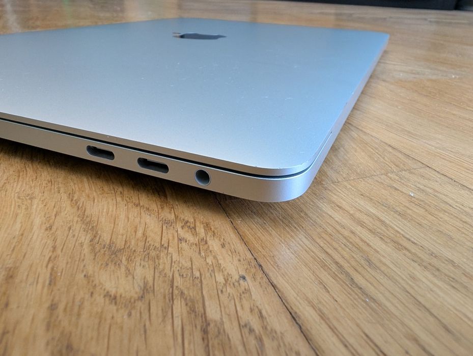 MacBook Pro 2020/2021, a2251, 13"  і5, 16/512 ГБ, як новий, 72 цикли