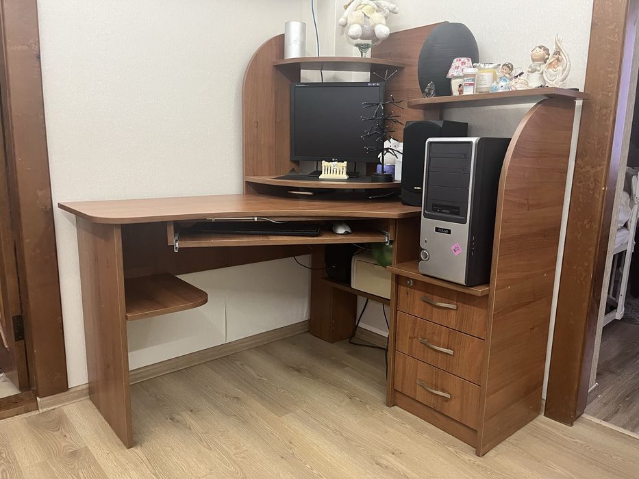 Компютерний стіл