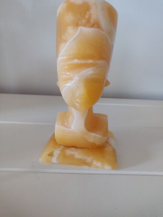 Peça em pedra proveniente do Egito