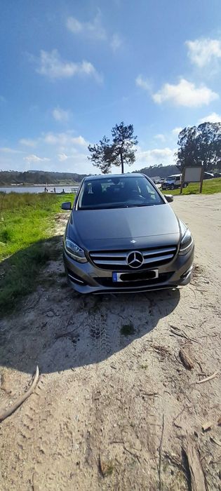 Mercedes-Bens B-180