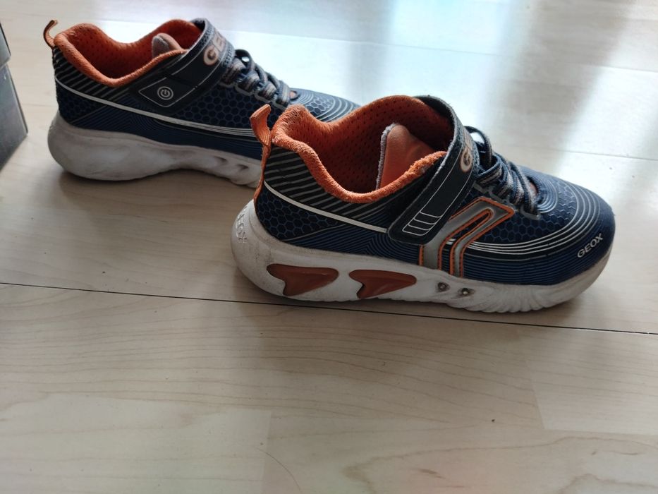 Buty Geox chłopięce sneakersy J Assister, rozmiar 31