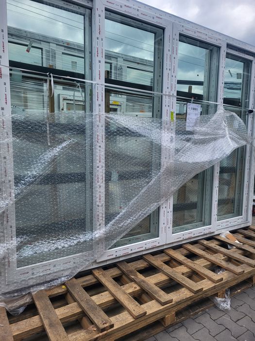 Okno HST biały 302 cm