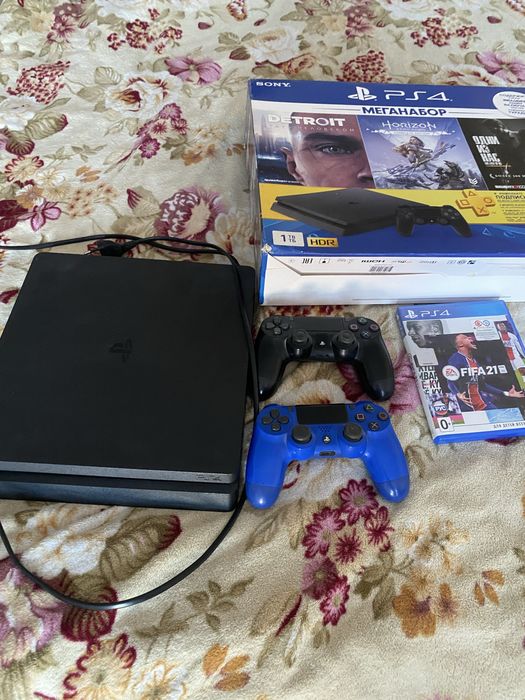 PS 4 slim 1T + 2 джойстика