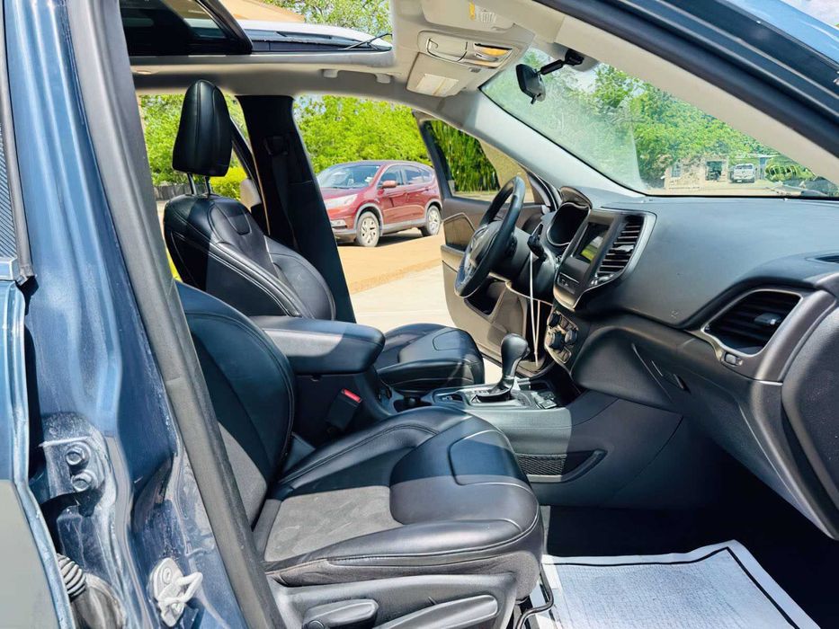Jeep Cherokee Latitude Plus      2020