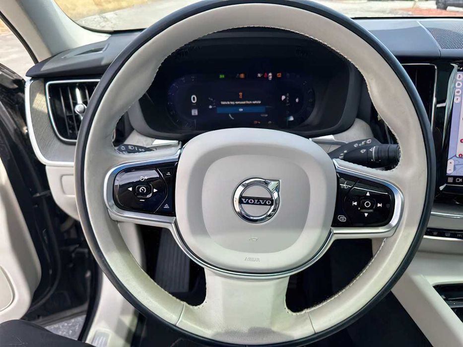 Volvo XC60      2023