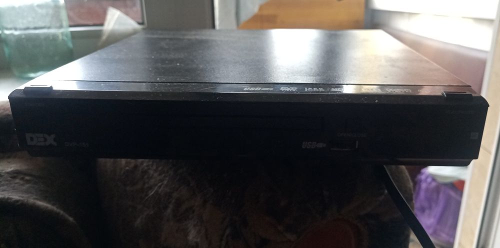 dvd 3~шт.,(хорошей фирмы),рабочие,пульты тоже есть.