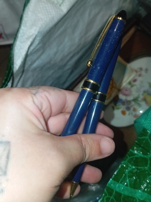 Duas canetas sem tinta