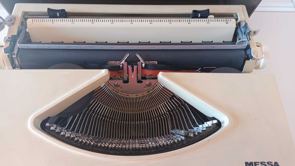 Máquina de escrever antiga