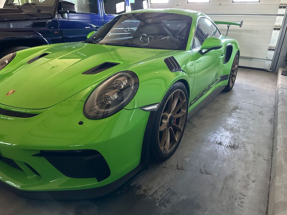 Porsche 911 Gt3 RS limitowana edycja Lamborghini Ferrari salon Polska