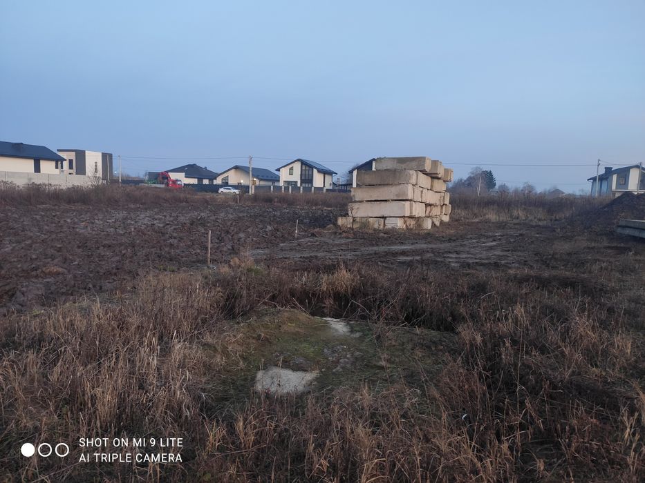 Земельний участок в Бохониках  під будівництво