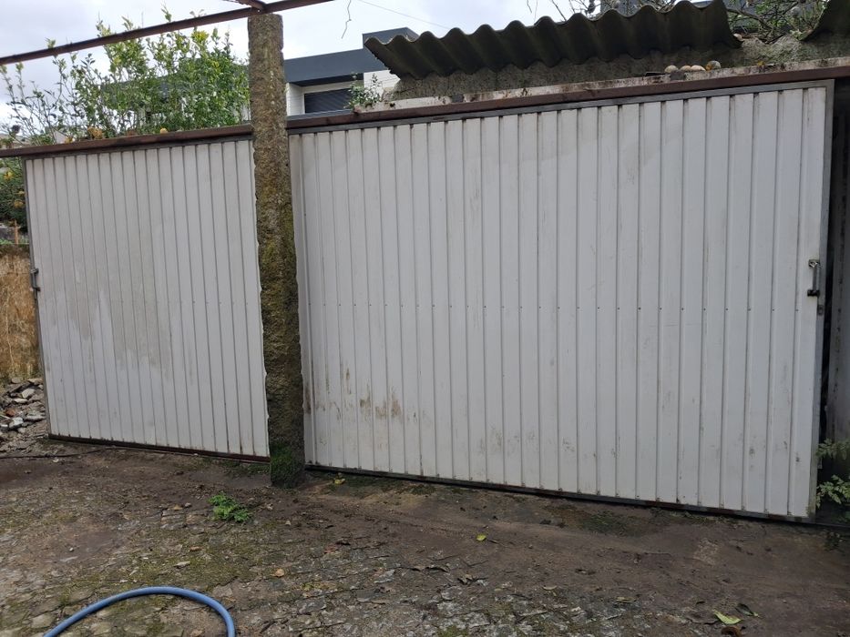 Portão garagem em bom estado