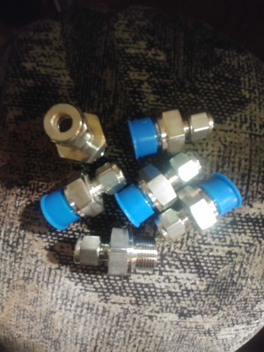 Hy-Lok (хай-лок поштучно).