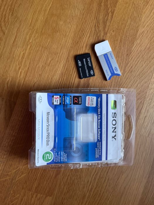 Memory stick pro duo SONY + karta pamięci 4gb