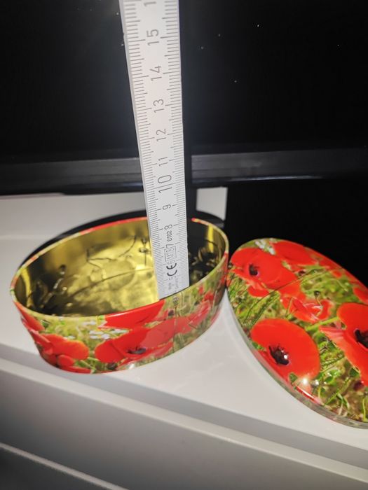 Жестяная коробочка,маки