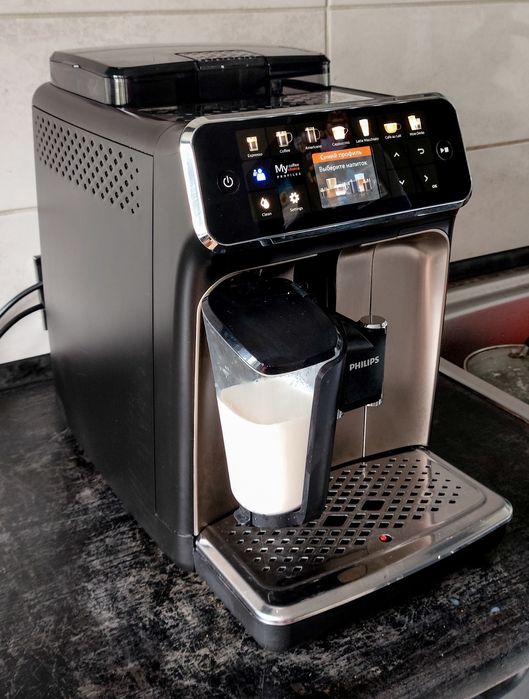 Кофемашина Phillips LatteGo EP5447