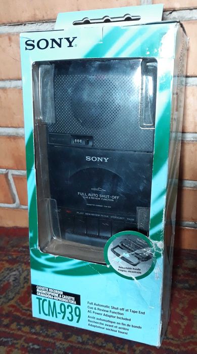 новый кробочный SONY TCM-939 кассетный магнитофонон с Германии