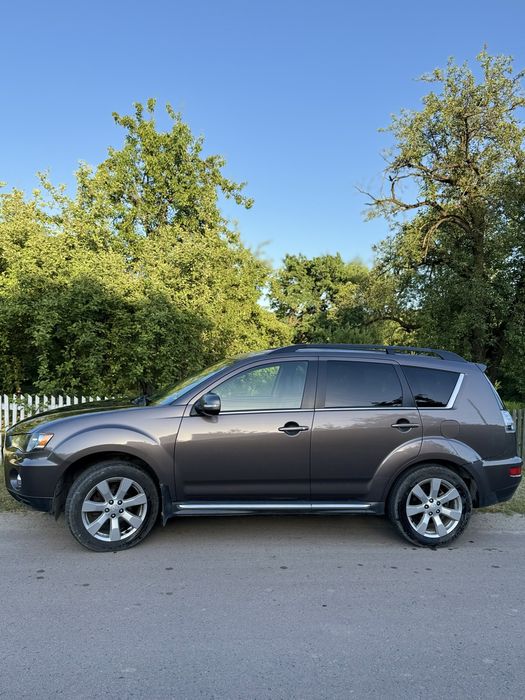 Mitsubishi Outlander 2012