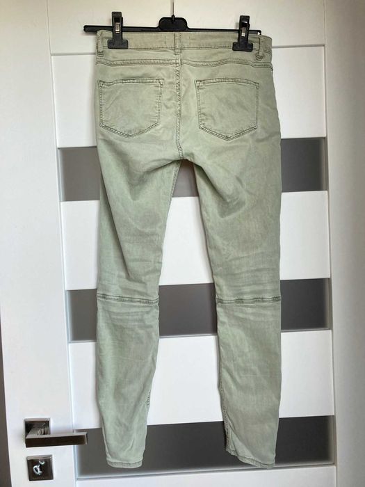Spodnie rurki Zara khaki skinny zamki pastelowy zielony