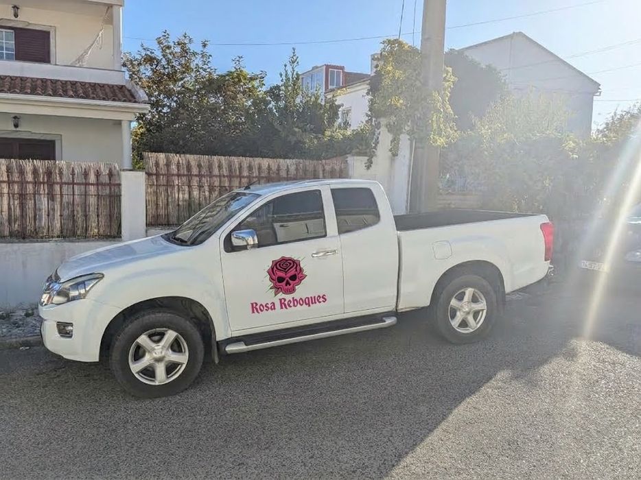 Serviço de reboque / pronto socorro / desatolamento 4x4 automóvel 24h