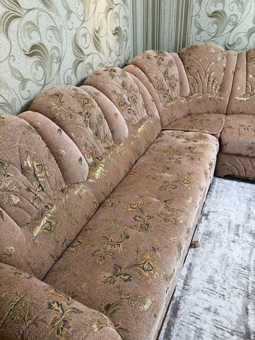 Кутовий диван та крісло