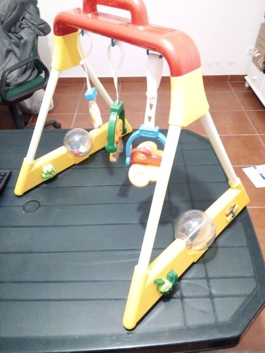 Tripé Chicco de brincar