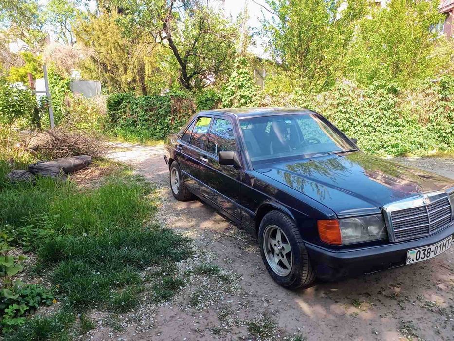 Автомобіль Mersedes 190