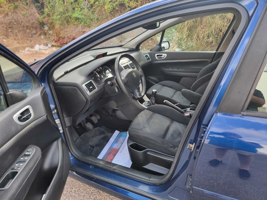 Vendo Peugeot 307 HDi, A/C um automóvel conhecido pelo seu conforto, economia de combustível e fiabilidade.