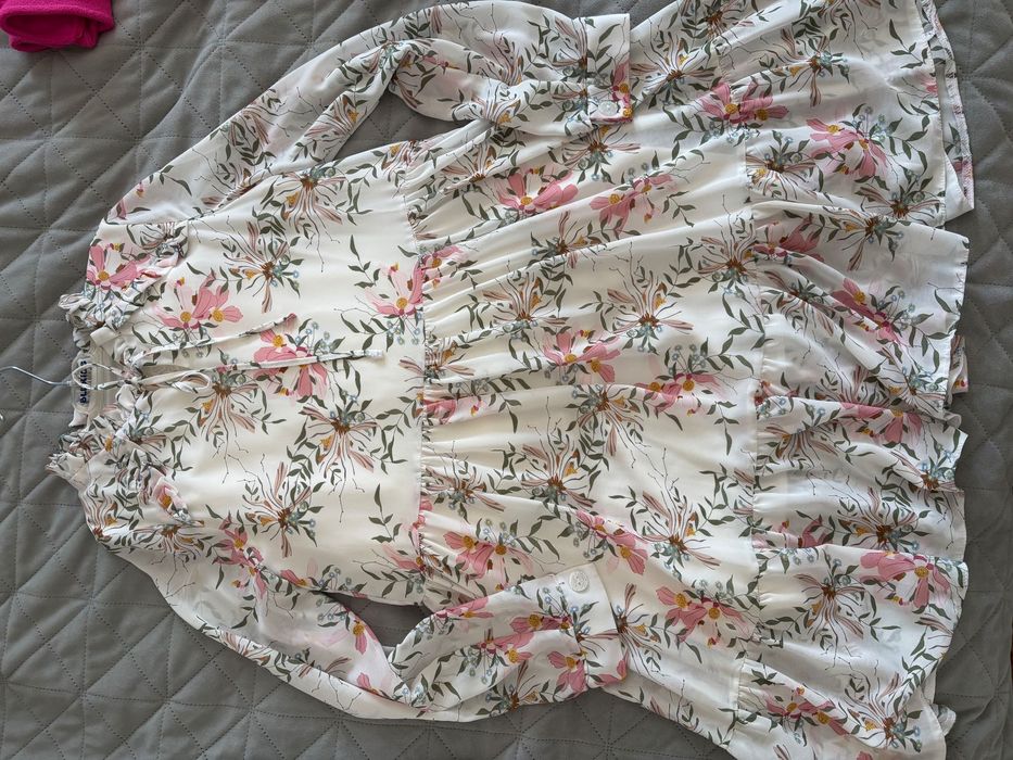 Сукня у ніжні квіточки