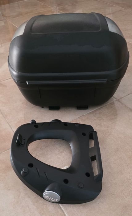 Top Case Giv 34L i com base em excelentes condições