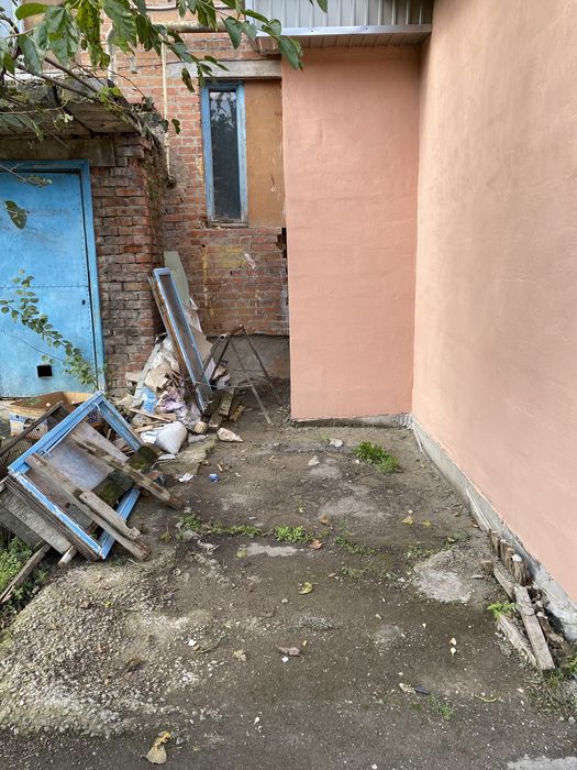 Продам кімнату в гуртожитку . Можливо зробити салон для майстрів .