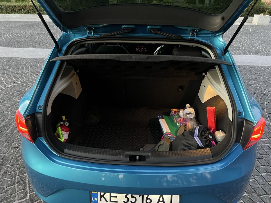 Автомобіль SEAT Leon 2015 року