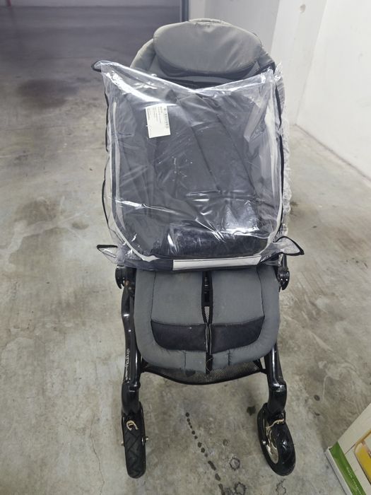 Cadeira de transporte para crianças com mobilidade reduzida