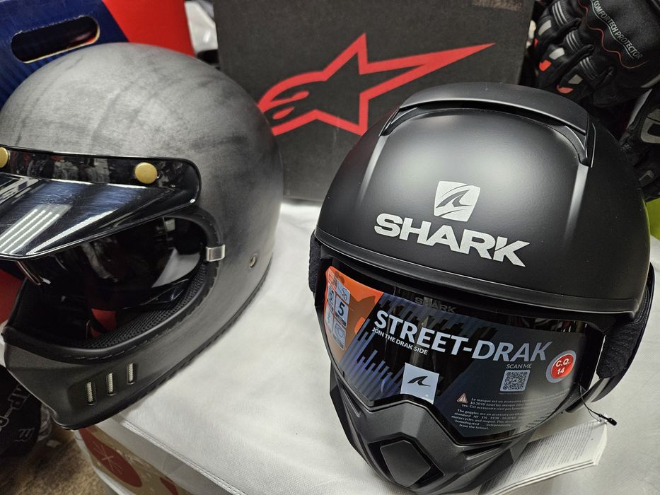 Мотошолом Shark, Lazer, SHOEI, мотокуртка  Alpinestars, Dainese, мотоботи