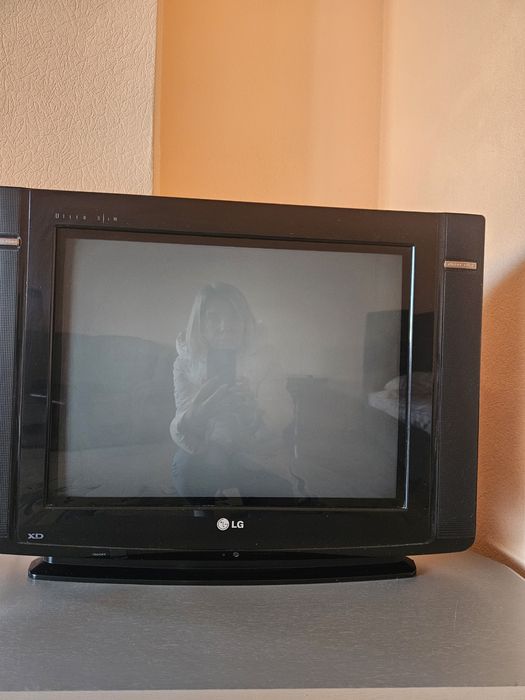 Продам б/у телевізор LG