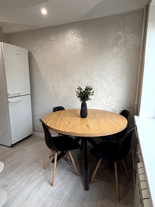 Власник без комісії. Київ .Продам 2 к квартиру 10 хв до метро. Бульвар Верховної Ради 26 Б